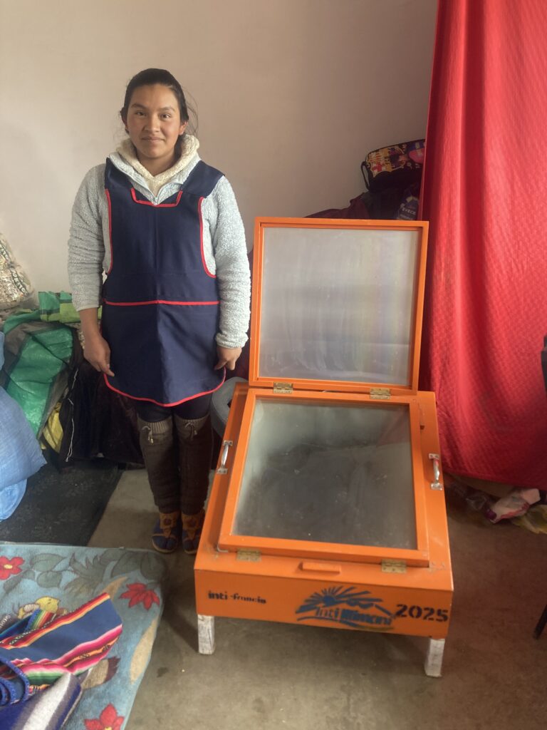 Rencontre des bénéficiares à Rio Mulato, il pleut, donc ici utilisé en caisse thermos