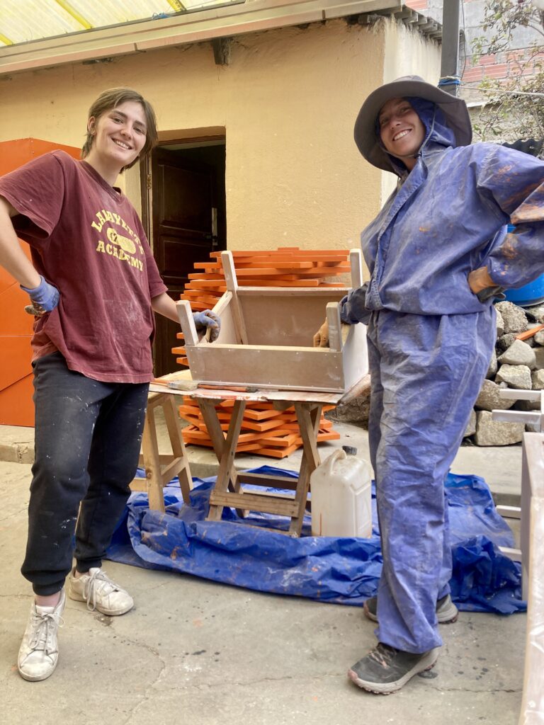 Laura et Marie, volontaires à Inti Illimani